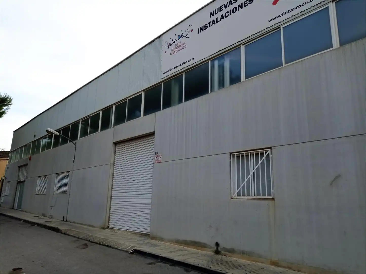 Fabrikhallen zum Verkauf in Calle Maestro Serra Dalmau, La Paz Außenansicht von Fabrikhallen zum Verkauf in Villena mit Klimaanlage und Heizung
