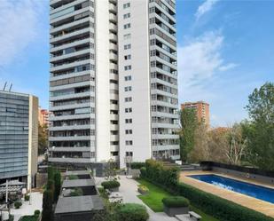 Exterior view of Flat for sale in  Barcelona Capital  with Air Conditioner, Terrace and Swimming Pool