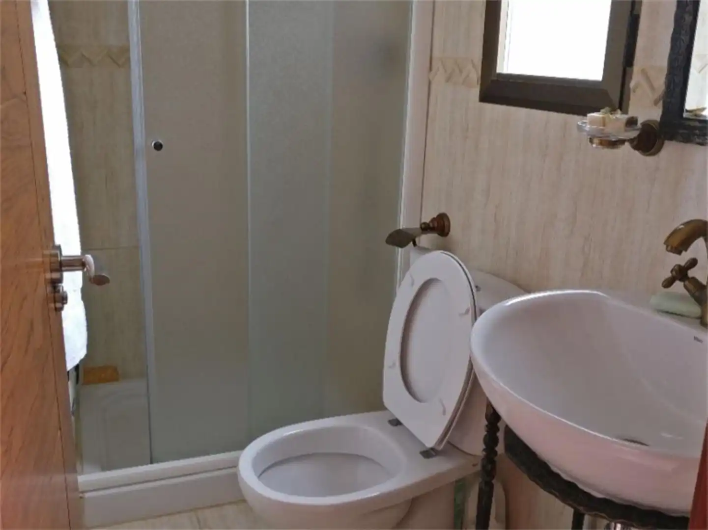 Casa adosada en venta en Calle el Rey, 2, Venta del Moro Baño de Casa adosada en venta en Venta del Moro con Balcón