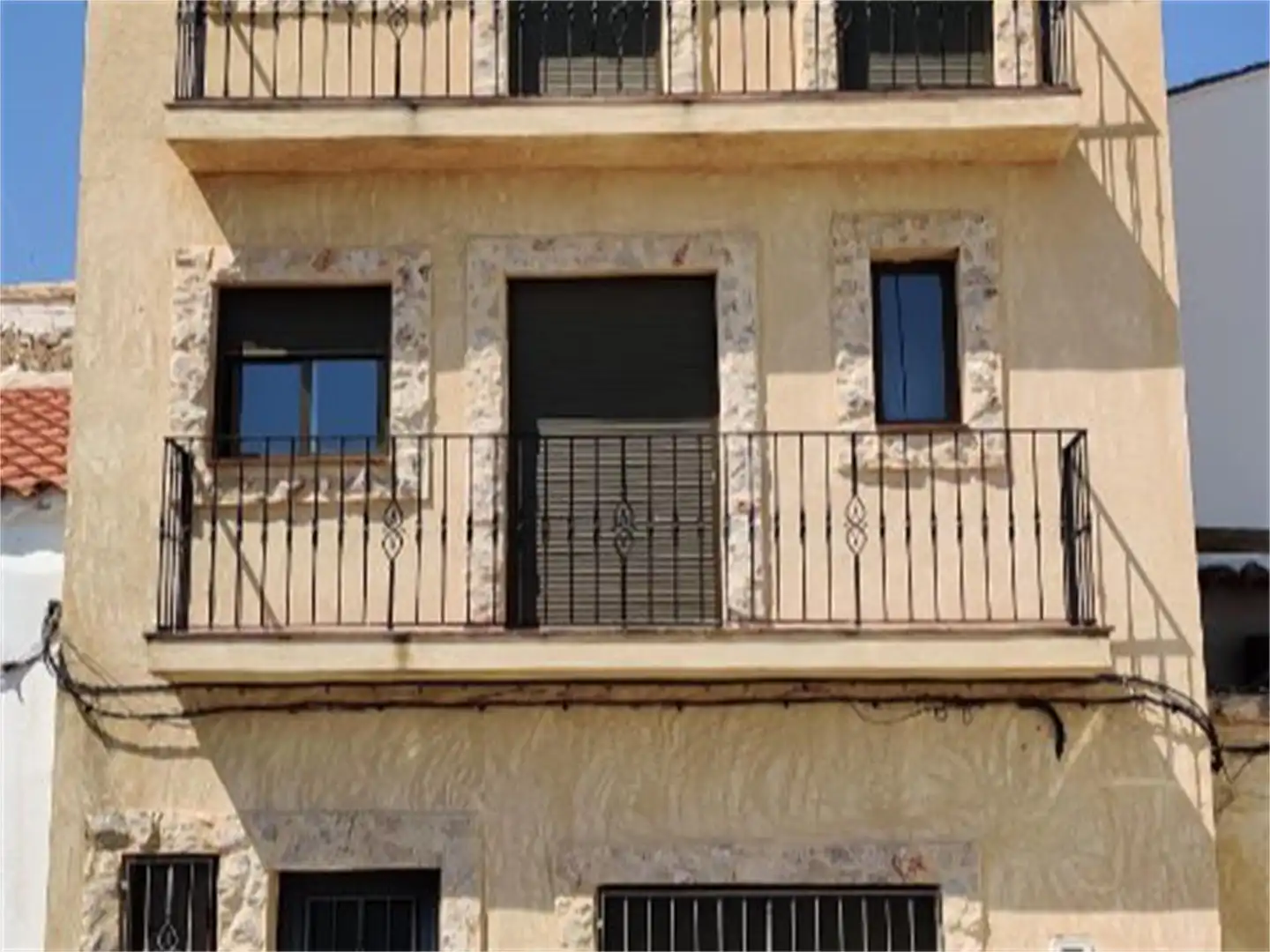 Casa adosada en venta en Calle el Rey, 2, Venta del Moro Vista exterior de Casa adosada en venta en Venta del Moro con Balcón