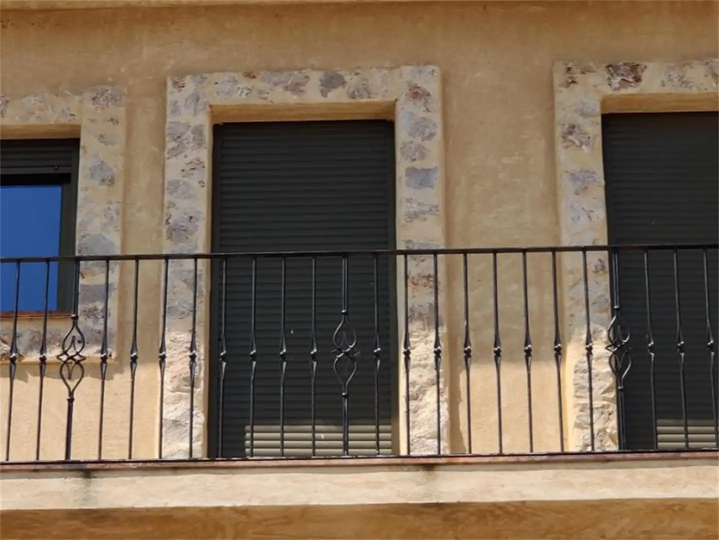 Casa adosada en venta en Calle el Rey, 2, Venta del Moro Terraza de Casa adosada en venta en Venta del Moro con Balcón