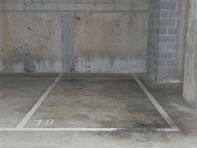 Garaje en Alquiler en Carrer Clara Campoamor en La Catalana