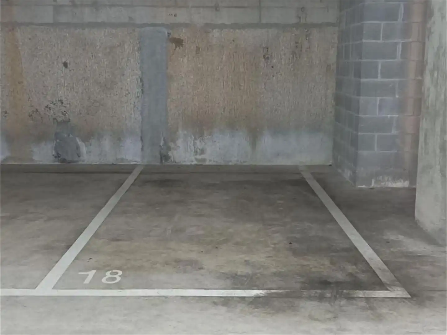 Garaje de alquiler en Carrer Clara Campoamor, La Catalana Parking de Garaje de alquiler en Sant Adrià de Besòs