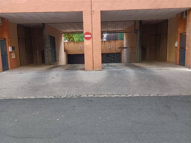 Garaje en Alquiler en Calle París en El Cano - Los Bermejales