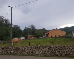 Vista exterior de Residencial en venda en San Felices de Buelna