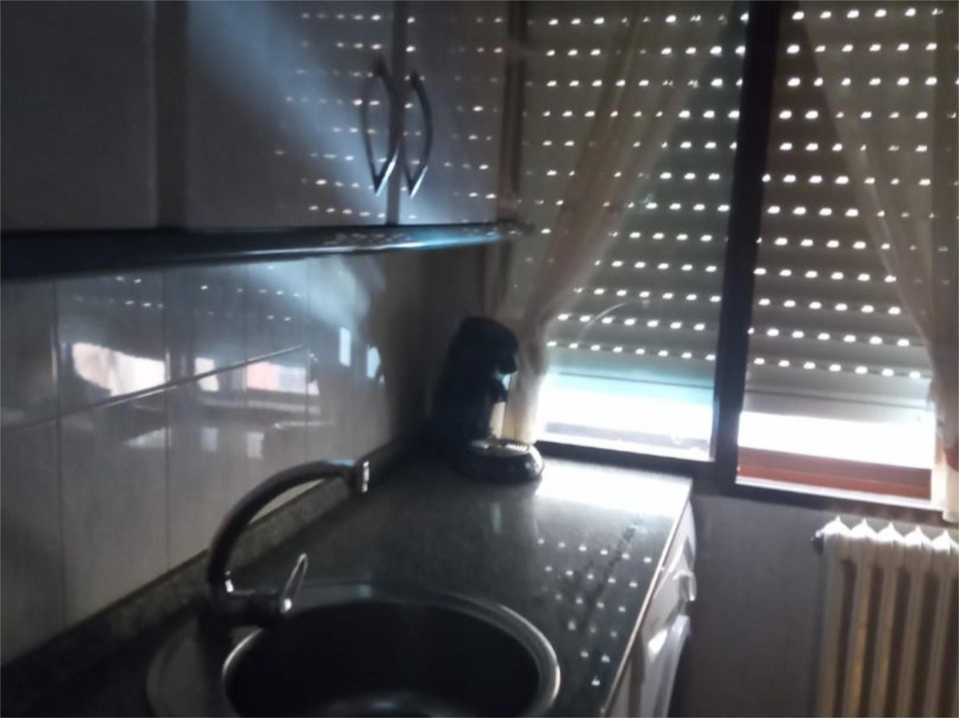 Cocina de Piso en venta en Toro con Calefacción, Trastero y Amueblado