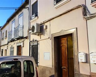 Vista exterior de Casa adosada en venda en Baena amb Aire condicionat