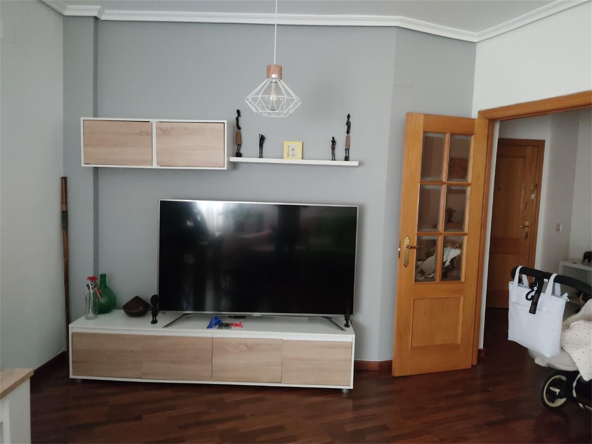 Sala d'estar de Pis en venda en  Albacete Capital amb Calefacció, Parquet i Traster