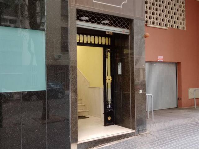 Local comercial en Alquiler en Calle Esperanto, . en Carranque - Haza Cuevas