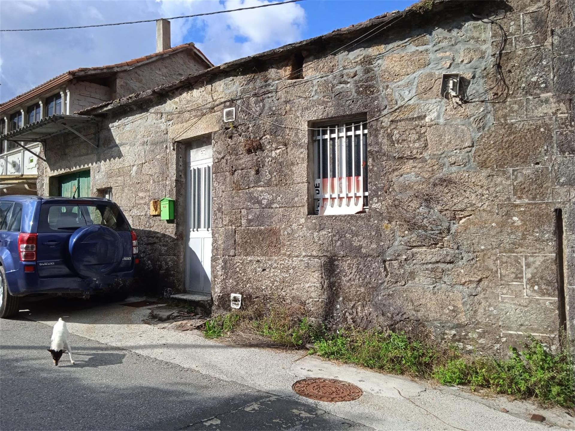 Vista exterior de Finca rústica en venda en Cerdedo amb Terrassa i Balcó