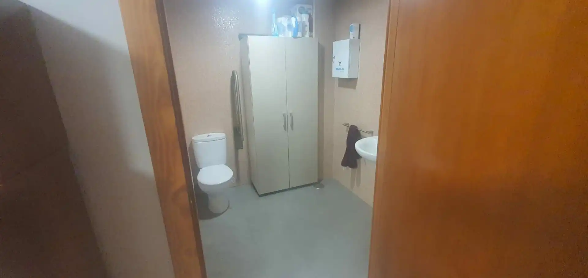 Ground floor for sale in Avenida de la Ilustración, Imaginalia - Llanos del Águila Bathroom of Ground floor for sale in Albacete with Air Conditioner, Heating and Storage room