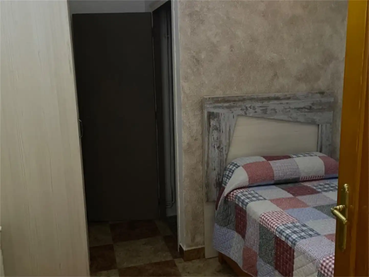 Planta baja en venta en Calle Carrero Blanco, 43, Villanueva de la Jara Habitación de Planta baja en venta en Villanueva de la Jara con Calefacción, Trastero y Amueblado