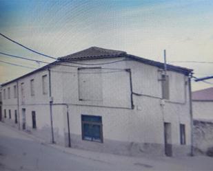 Vista exterior de Casa adosada en venda en Carbonero el Mayor amb Terrassa