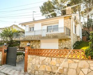 Vista exterior de Casa o xalet en venda en Esparreguera amb Aire condicionat, Terrassa i Balcó
