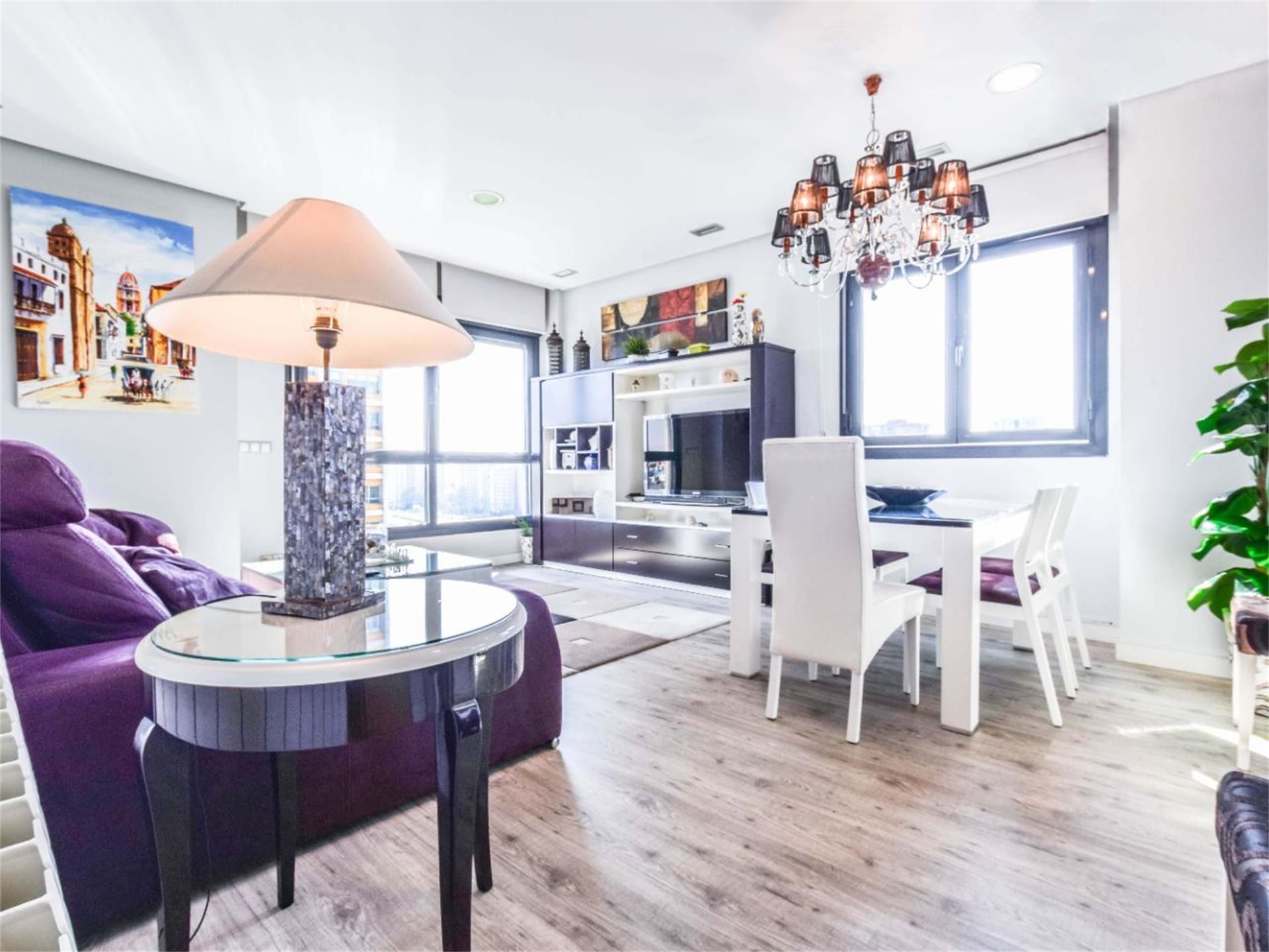Living room of Flat for sale in  Madrid Capital  with Air Conditioner, Terrace and Swimming Pool
