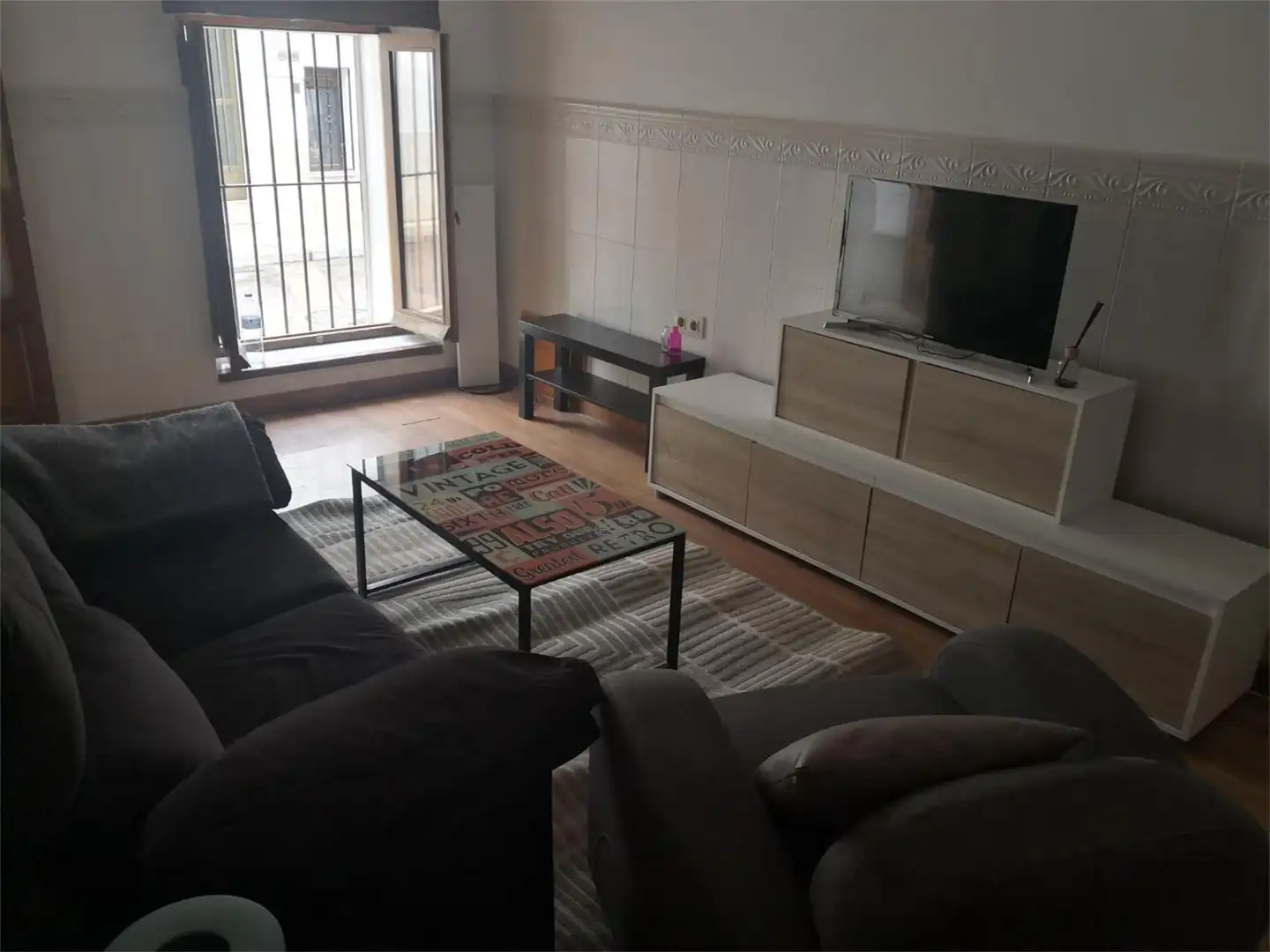 Sala d'estar de Casa adosada en venda en Malpartida de Cáceres amb Aire condicionat i Balcó