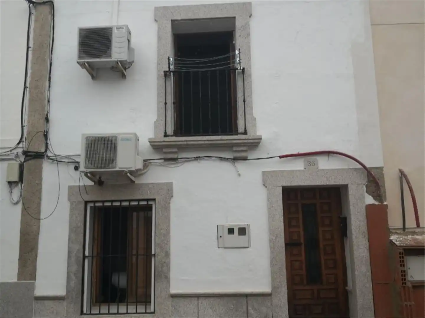 Vista exterior de Casa adosada en venda en Malpartida de Cáceres amb Aire condicionat i Balcó