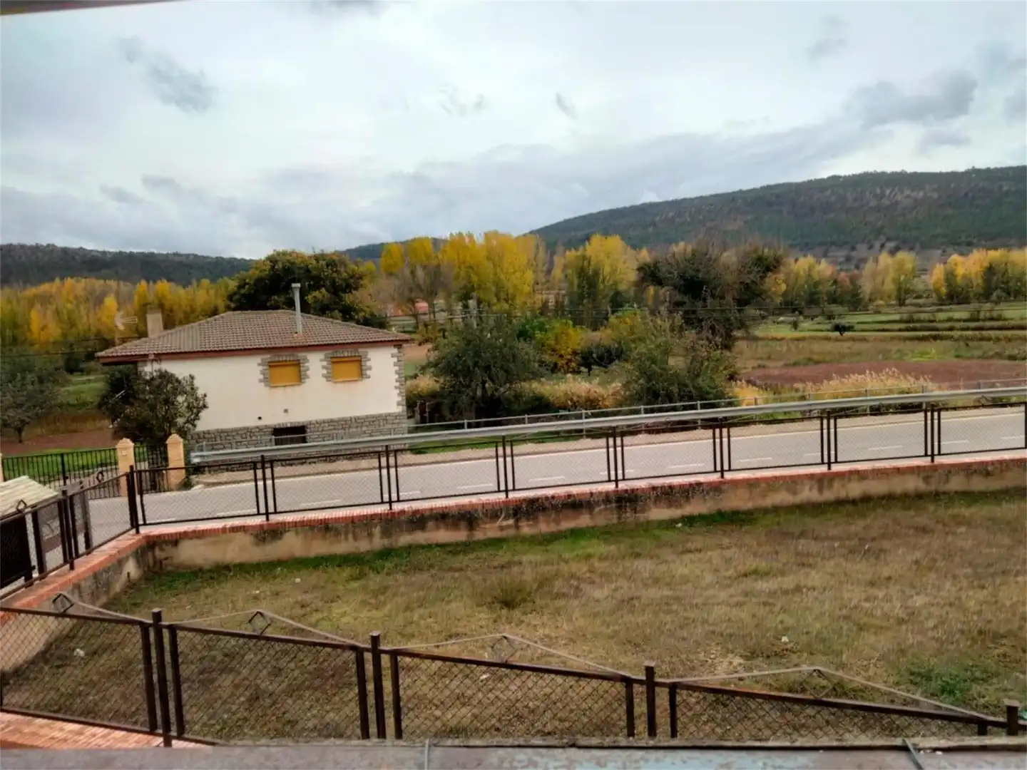 Vista exterior de Casa adosada en venda en Torres de Albarracín