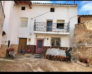 Vista exterior de Casa adosada en venda en Villel de Mesa amb Balcó