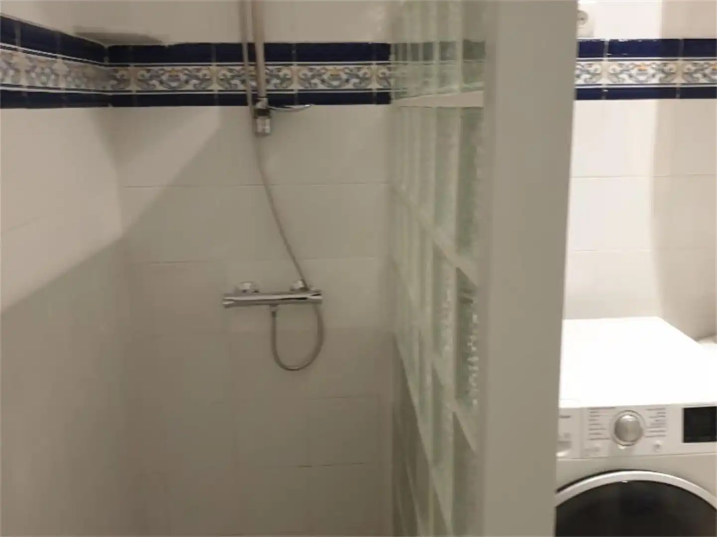 Habitación en Calle Doctor Manuel E. Patarroyo, 21, Osuna Baño de Planta baja para compartir en Osuna con Aire acondicionado, Calefacción y Amueblado