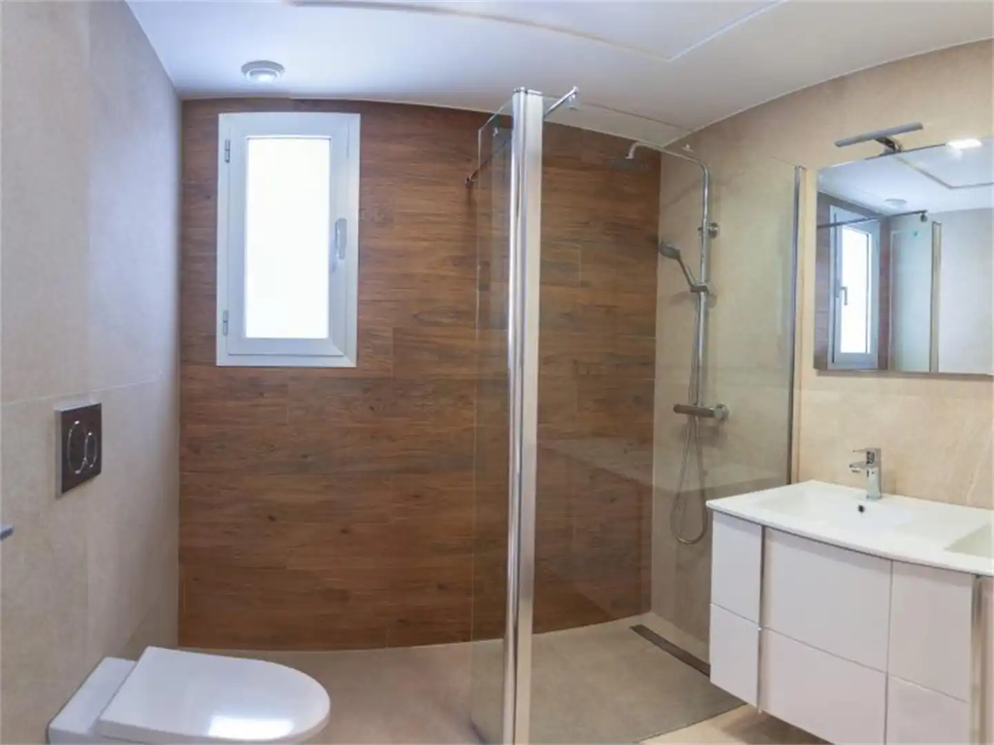 Casa o chalet en venta en Calle Malvarrosa, 35, El Raso Baño de Casa o chalet en venta en Guardamar del Segura con Aire acondicionado, Terraza y Piscina