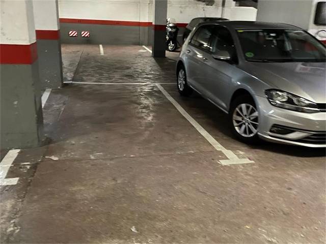 Garaje en Alquiler en Carrer Mare de Déu de Núria en Instituts