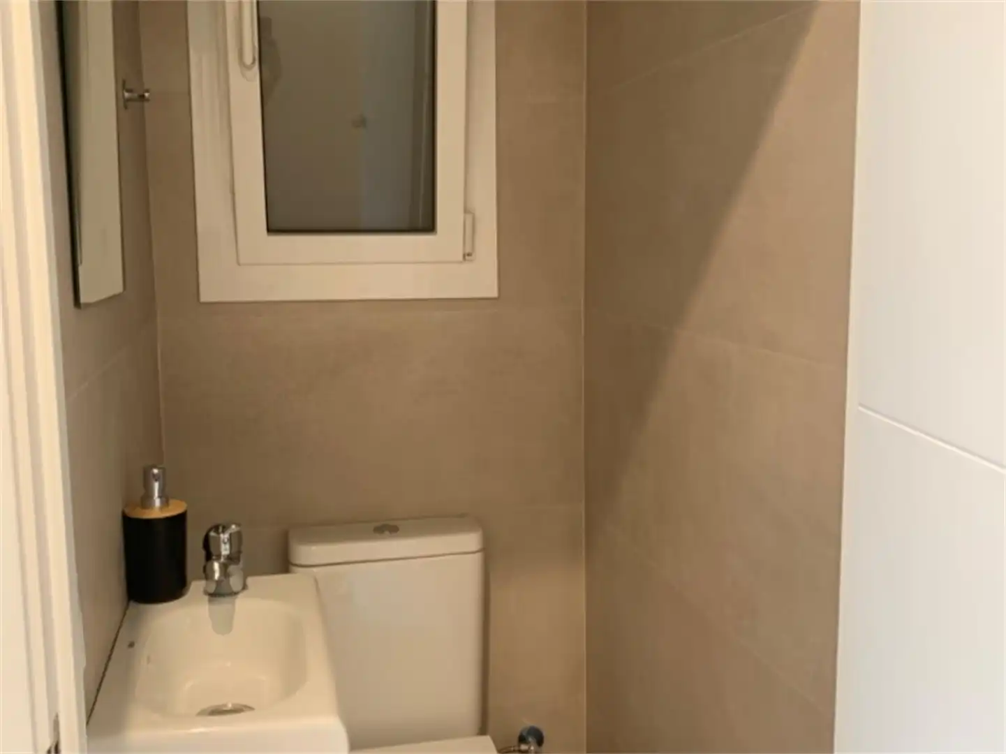 Habitació a Carrer de Sant Elies, Sant Gervasi- Galvany Bany de Pis per a compartir en Barcelona amb Aire condicionat, Calefacció i Moblat