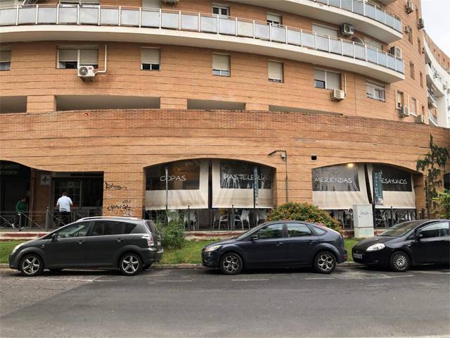 Local comercial en Venta en Calle Demófilo en Colores -  Entreparques