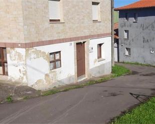 Vista exterior de Casa o xalet en venda en Villaviciosa amb Jardí privat i Moblat