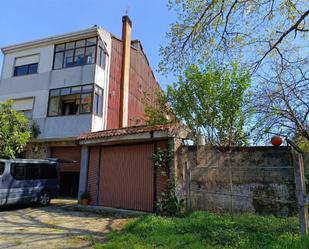 Vista exterior de Casa o xalet en venda en O Carballiño   amb Terrassa i Balcó