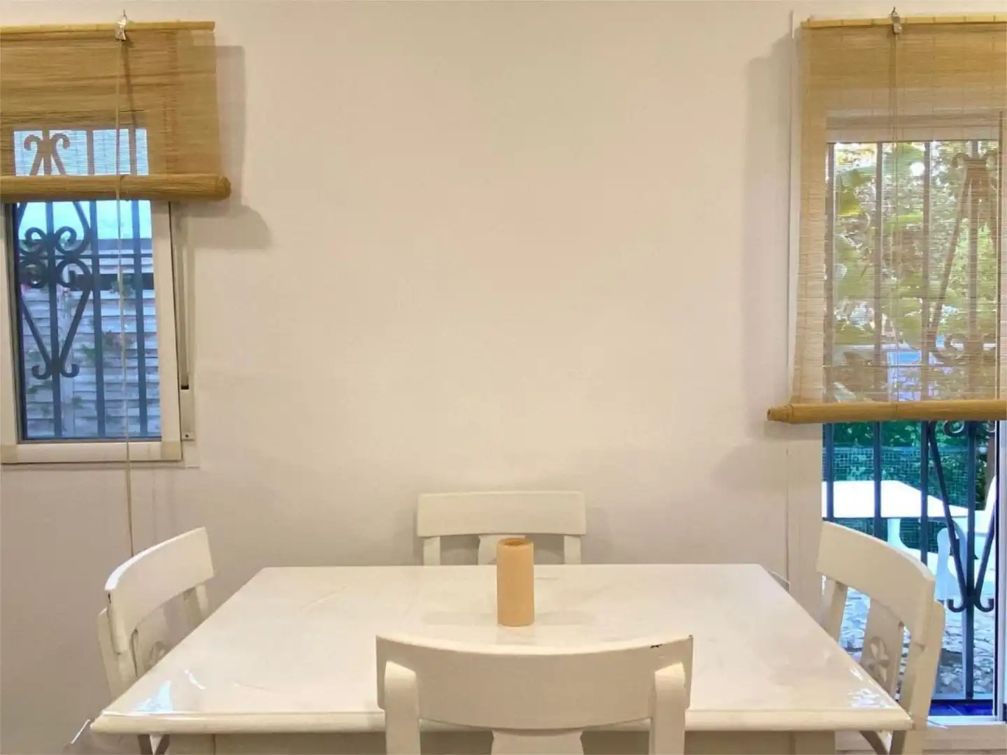 Casa adosada de alquiler en Camino de la Reyerta, La Jara Comedor de Casa adosada de alquiler en Sanlúcar de Barrameda con Aire acondicionado, Calefacción y Jardín privado