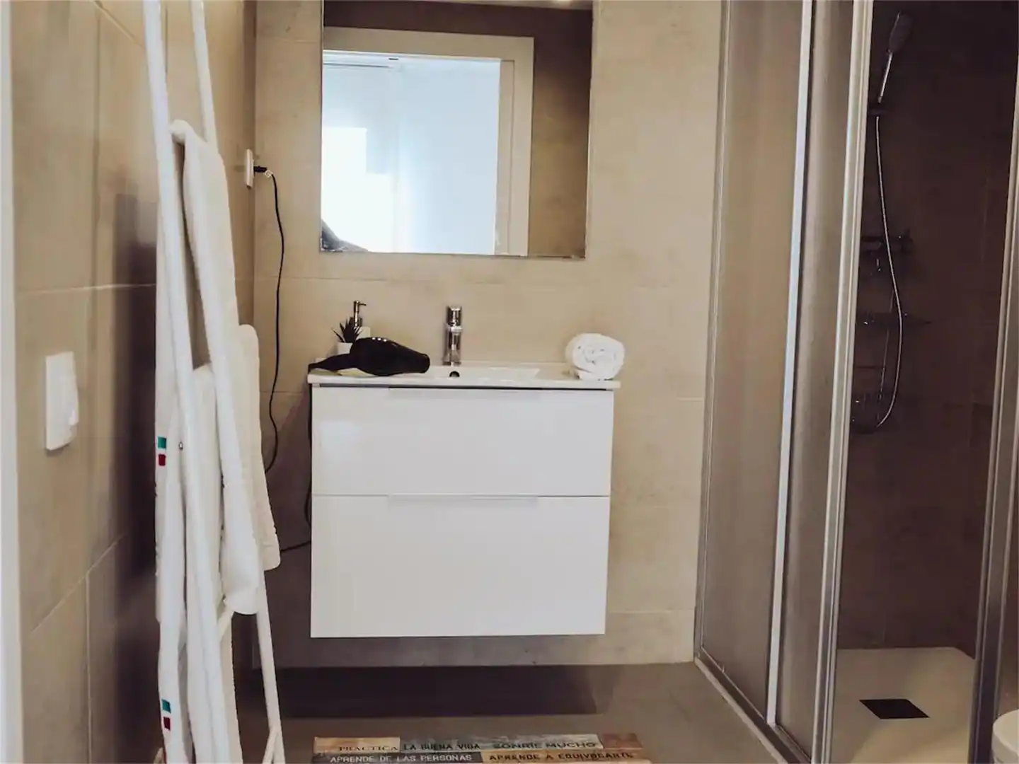 Apartamento en venta en Calle Isla de Hierro, La Malva-rosa Baño de Apartamento en venta en Valencia con Piscina y Amueblado