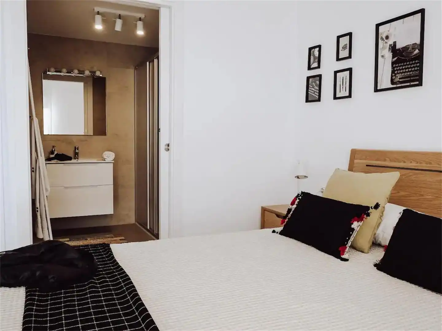 Apartamento en venta en Calle Isla de Hierro, La Malva-rosa Habitación de Apartamento en venta en Valencia con Piscina y Amueblado
