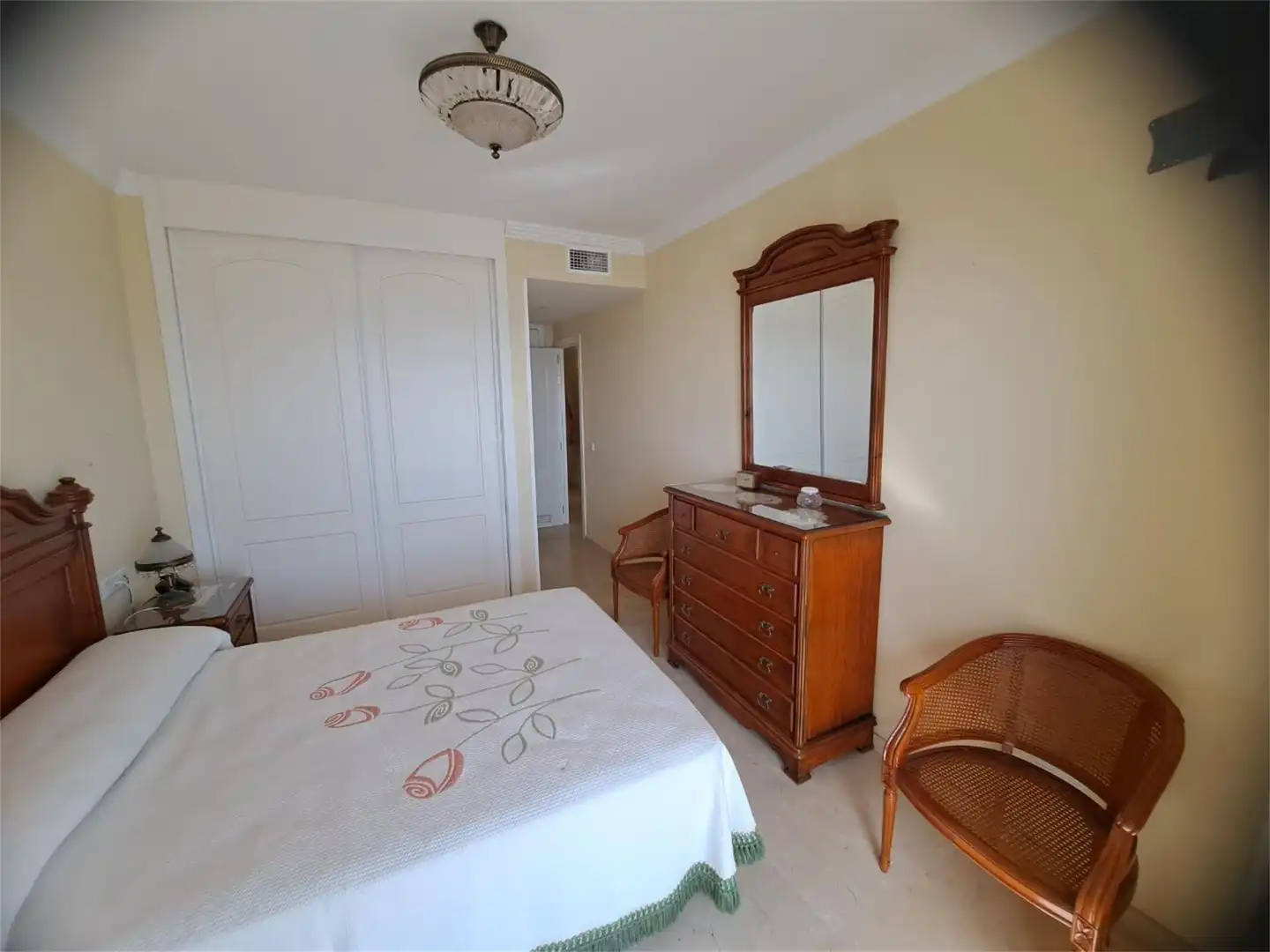 Piso en venta en Avenida España, Puerto de Estepona Habitación de Piso en venta en Estepona con Aire acondicionado, Calefacción y Terraza
