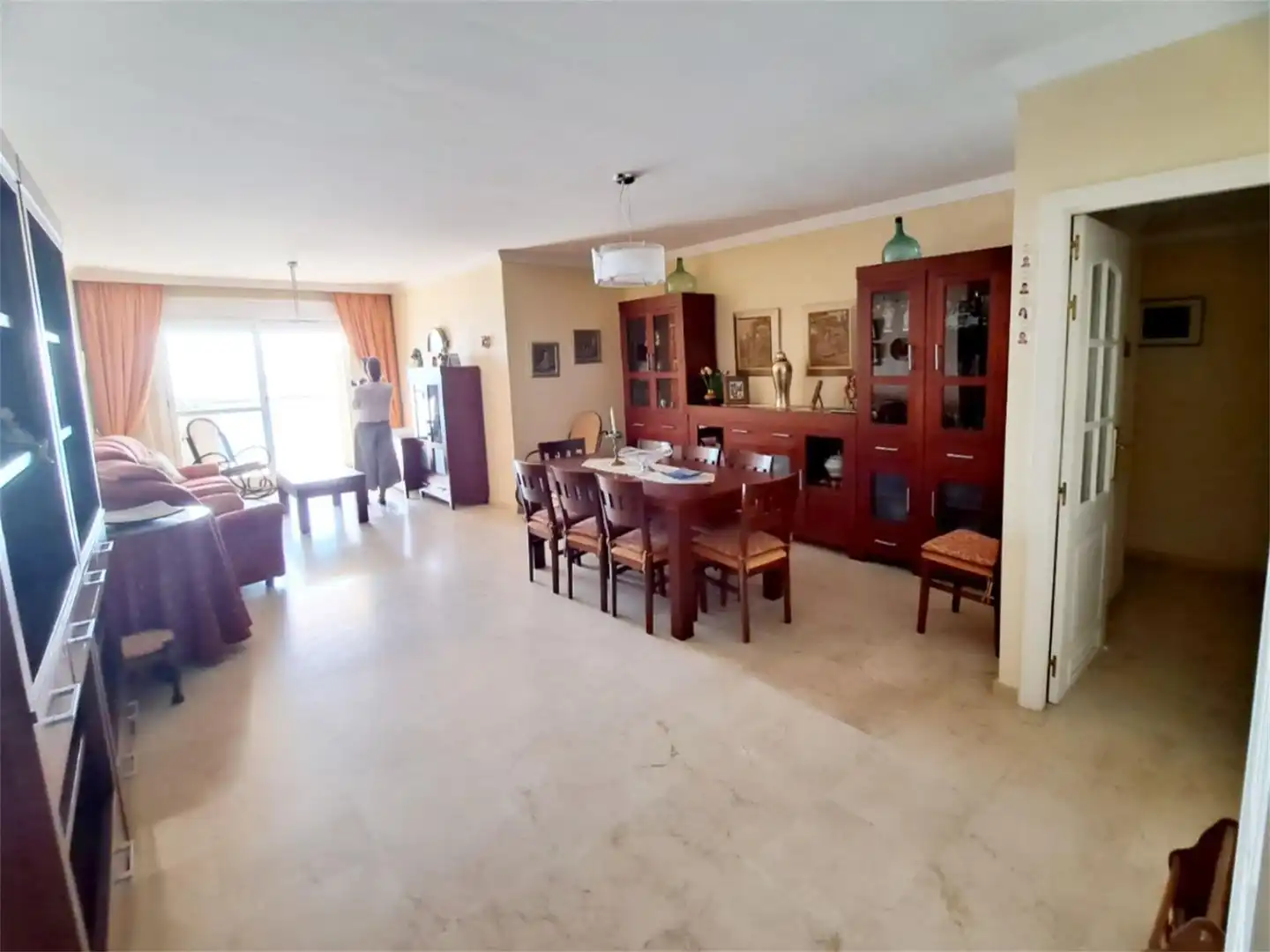 Piso en venta en Avenida España, Puerto de Estepona Comedor de Piso en venta en Estepona con Aire acondicionado, Calefacción y Terraza