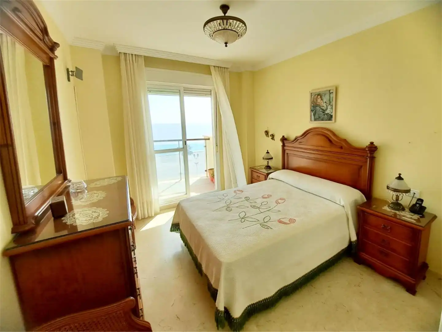 Piso en venta en Avenida España, Puerto de Estepona Habitación de Piso en venta en Estepona con Aire acondicionado, Calefacción y Terraza
