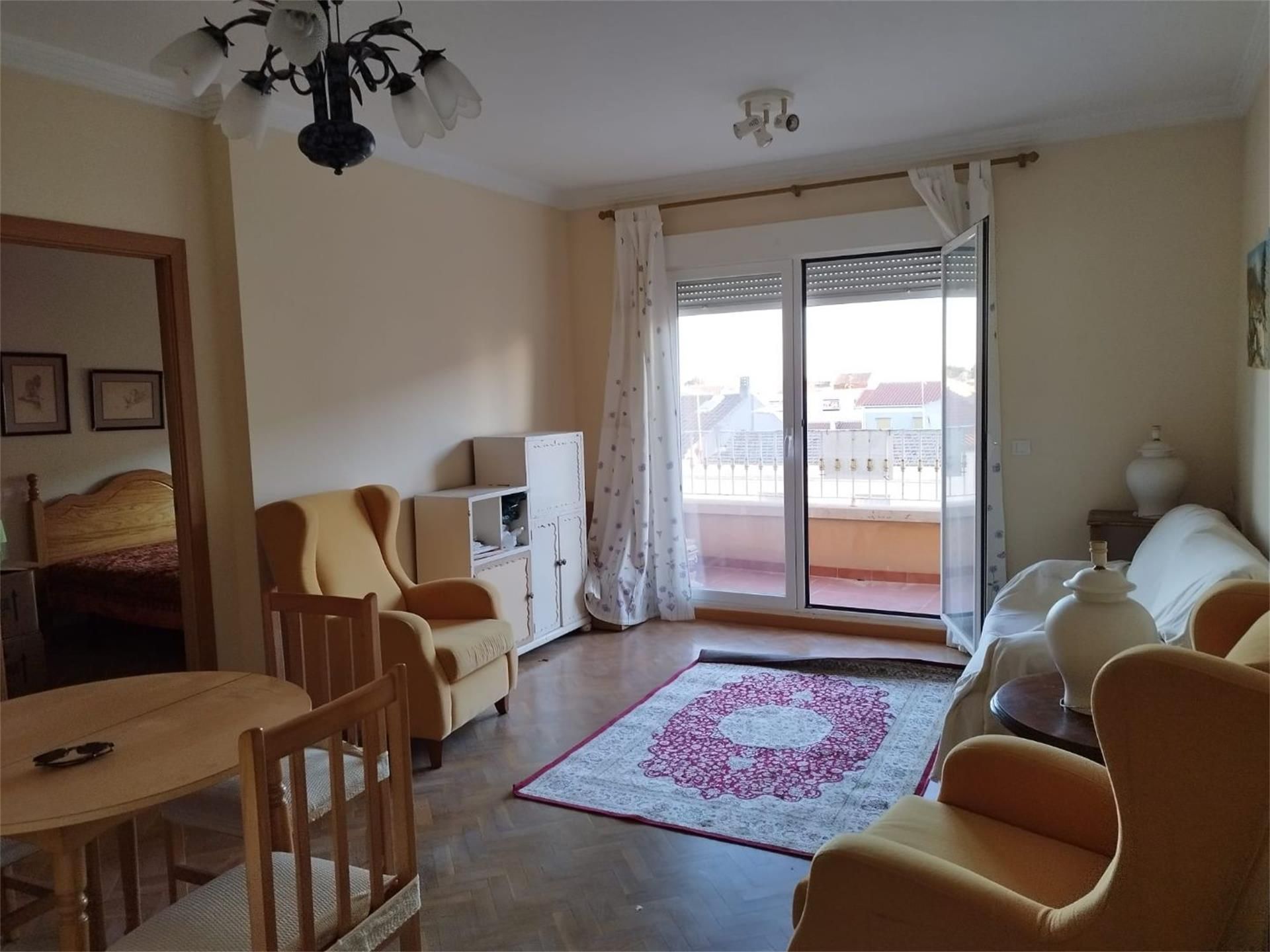Sala d'estar de Pis en venda en Socuéllamos amb Calefacció, Parquet i Terrassa