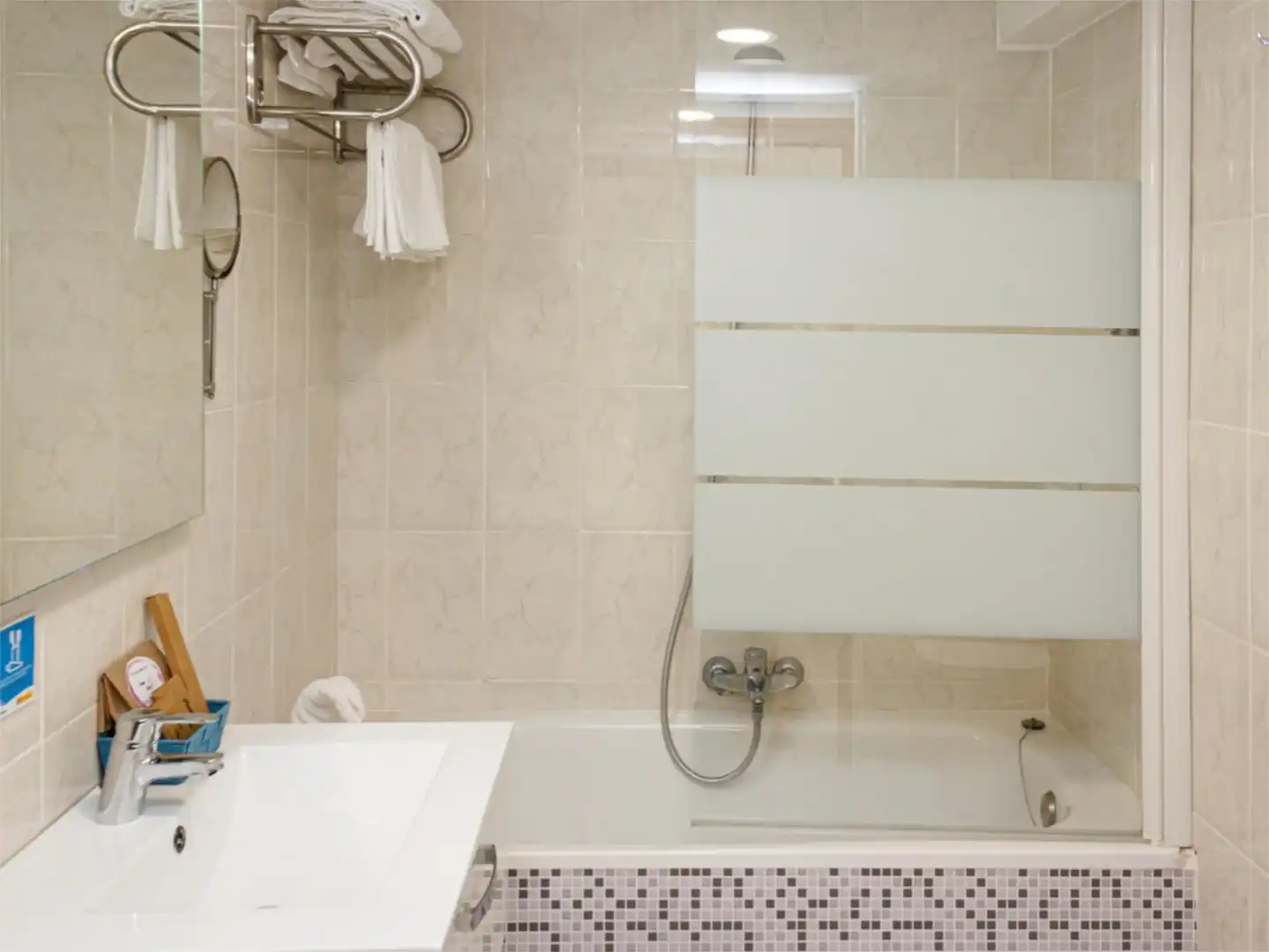 Baño de Casa adosada en venta en Fuenmayor con Aire acondicionado, Calefacción y Parquet