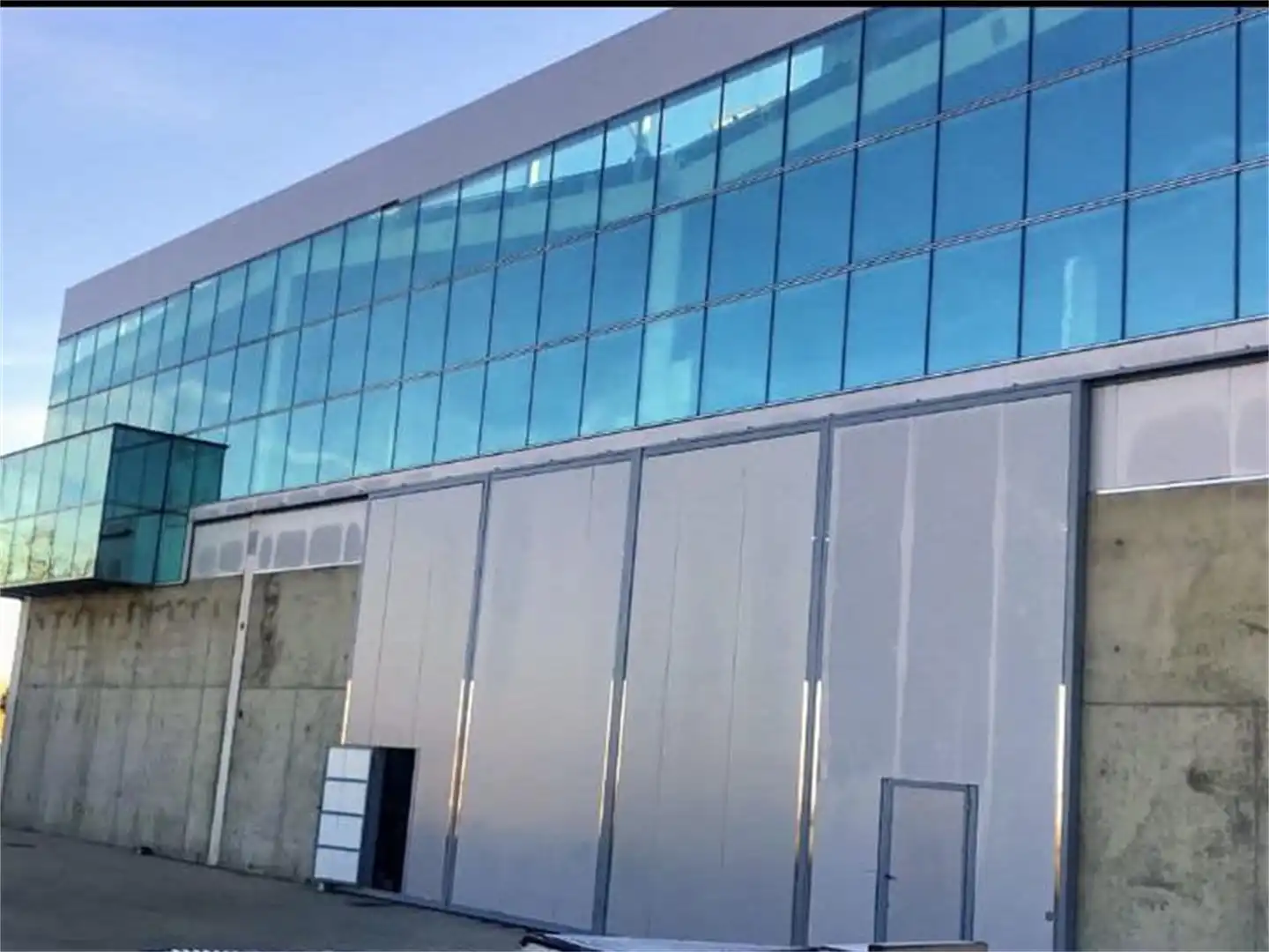 Fabrikhallen zur Miete in Calle La Carretera, San Pedro Bercianos Außenansicht von Fabrikhallen zur Miete in San Pedro Bercianos