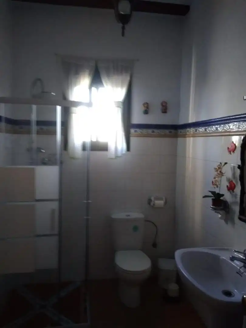 Bany de Casa o xalet en venda en El Coronil amb Aire condicionat, Calefacció i Jardí privat