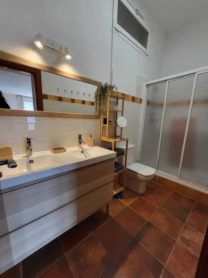Piso de alquiler en Calle Torcal, 123, Zona alta Baño de Piso de alquiler en Sierra Nevada con Calefacción, Parquet y Terraza