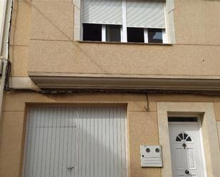 Vista exterior de Casa adosada en venda en Ledaña amb Terrassa i Moblat