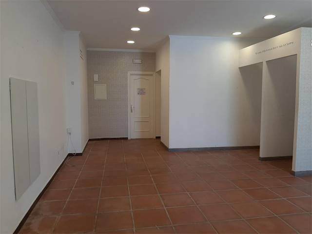 Local comercial en Venta en Avenida Miraflores en San Luis de Sabinillas