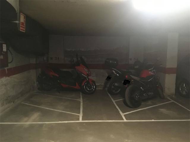 Garaje en Alquiler en Passeig de la Zona Franca en La Marina del Port