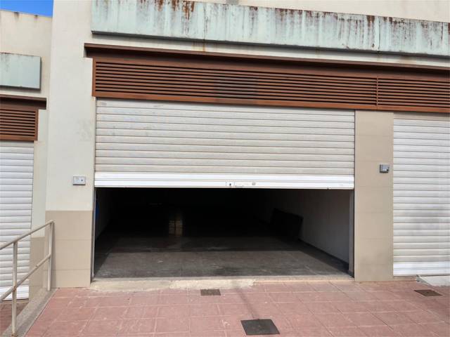 Local comercial en Alquiler en Calle Santa Elena, . en Pedanías Este