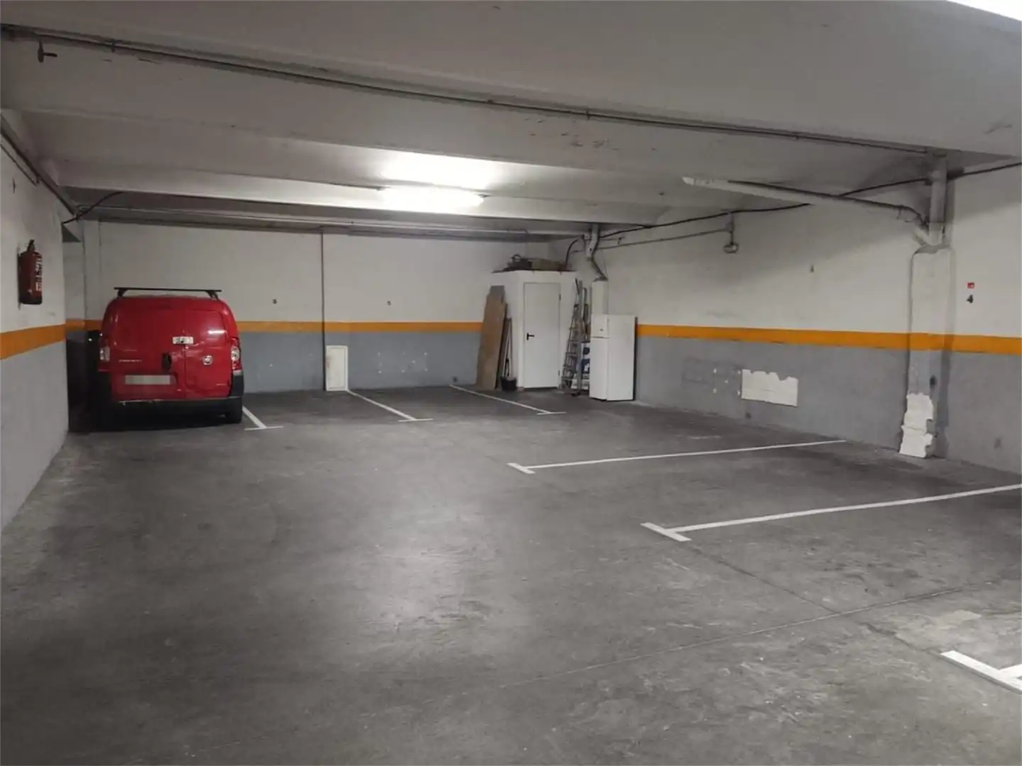 Garage for rent in Calle de Romero Robledo, Argüelles Parking of Garage for rent in Madrid