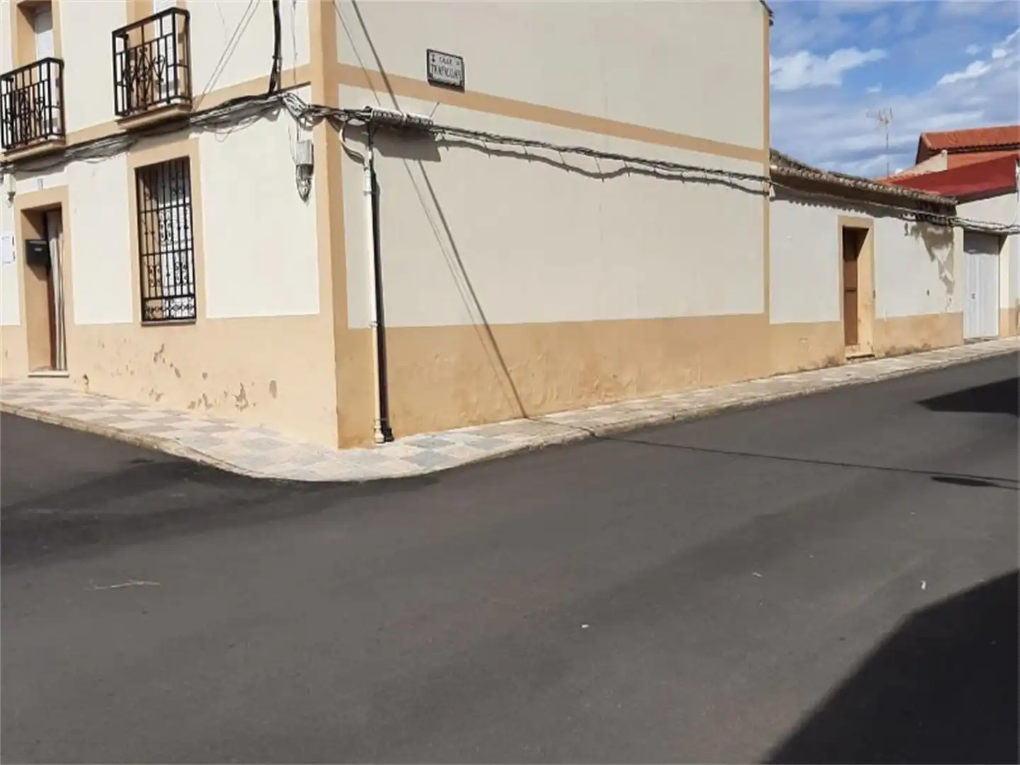 Vista exterior de Casa adosada en venda en Almadenejos amb Aire condicionat