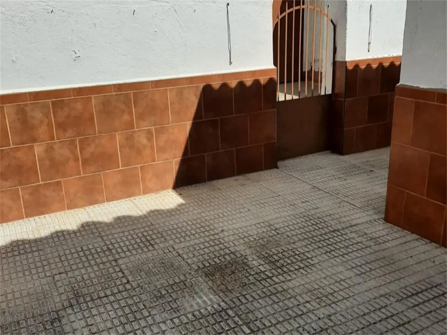 Vista exterior de Casa adosada en venda en Almadenejos amb Aire condicionat
