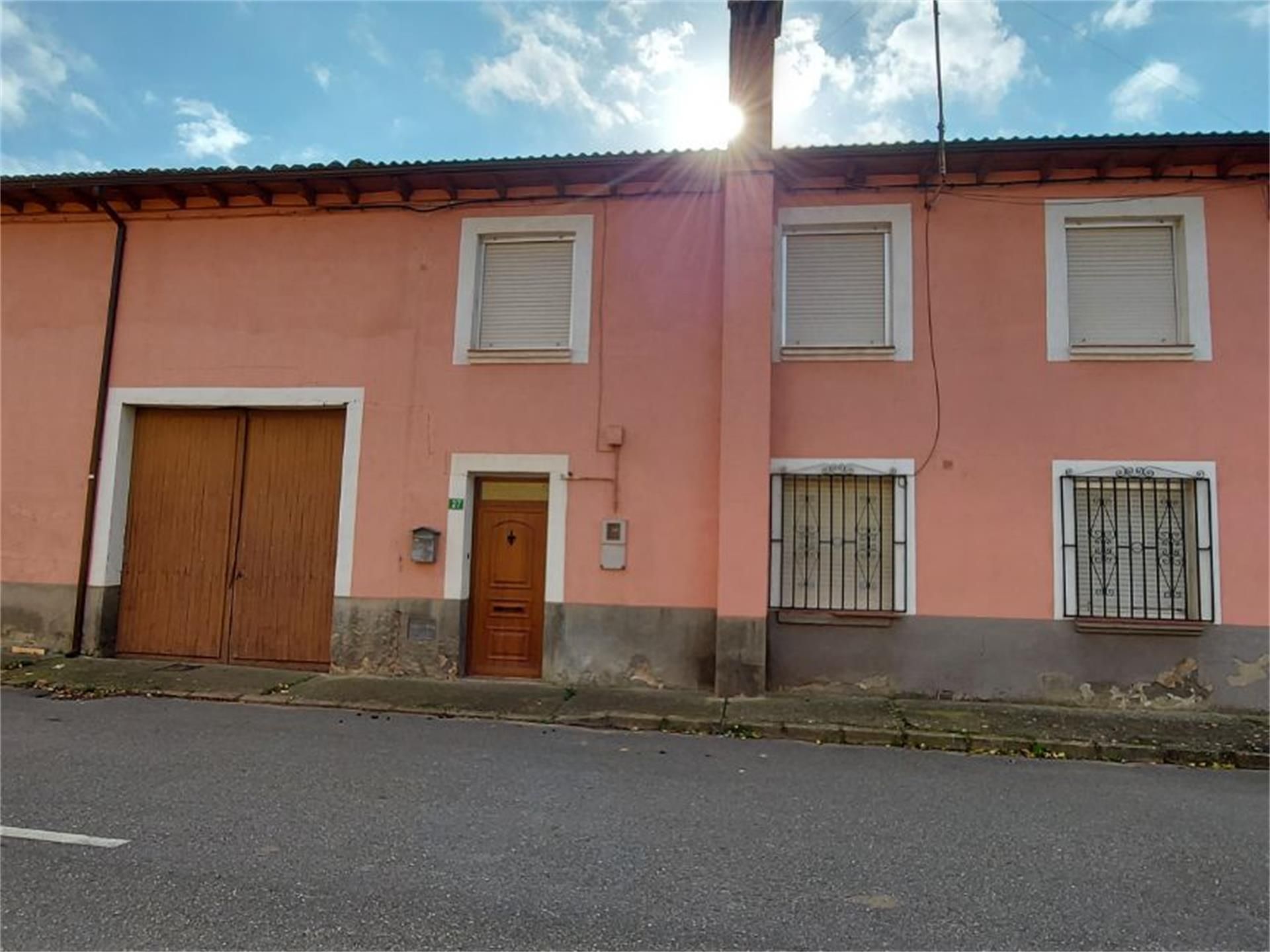 Exterior view of Single-family semi-detached for sale in Garrafe de Torío  with Heating
