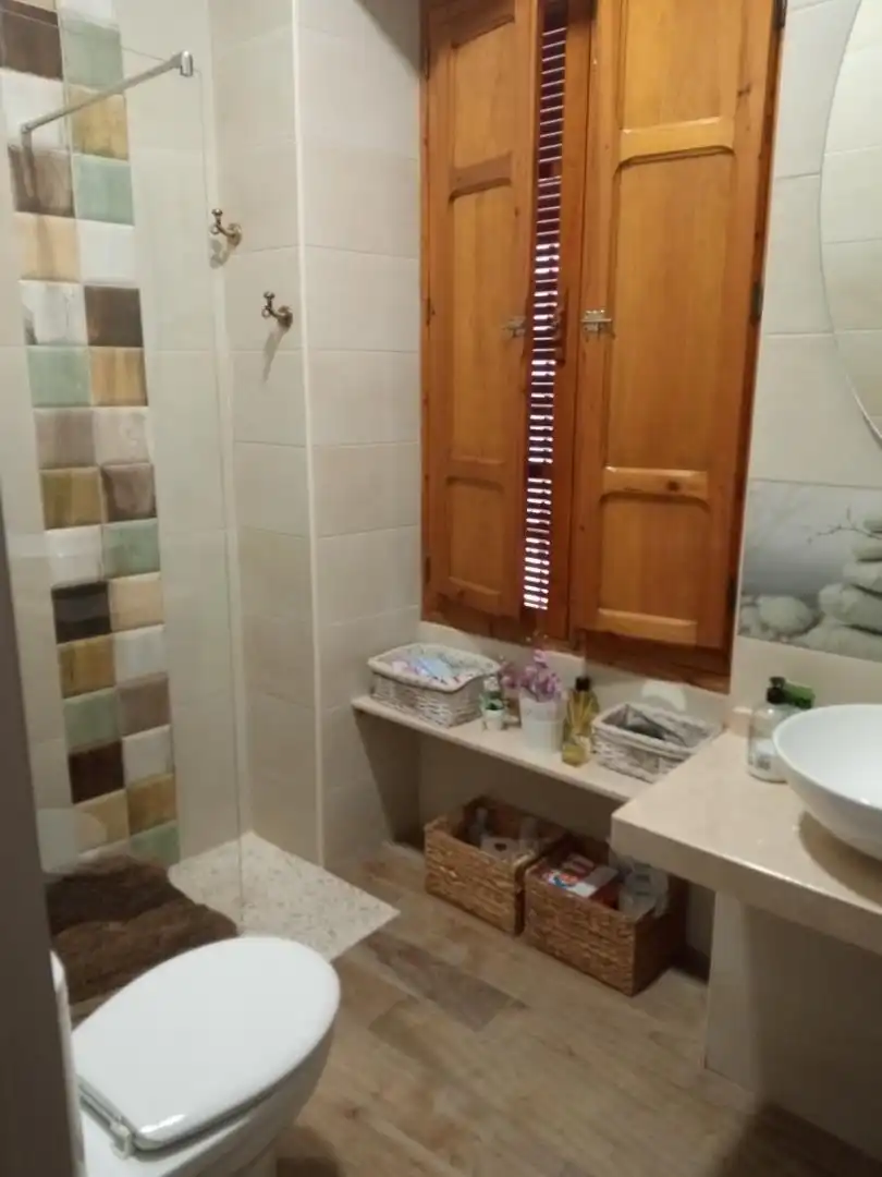 Einfamilien-Reihenhaus zum Verkauf in Calle Álvaro de Bazán, 11, Hinojosa del Duque Badezimmer von Einfamilien-Reihenhaus zum Verkauf in Hinojosa del Duque mit Klimaanlage, Heizung und Terrasse